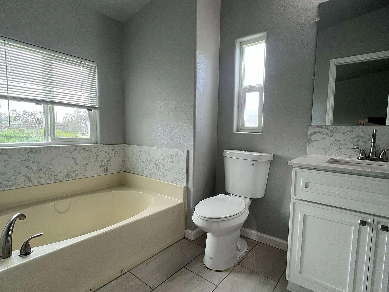 3 bed, 1352 sqft, $2,100 — Photo 4