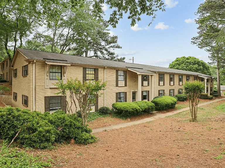 Brentwood Apartments — Photo 53
