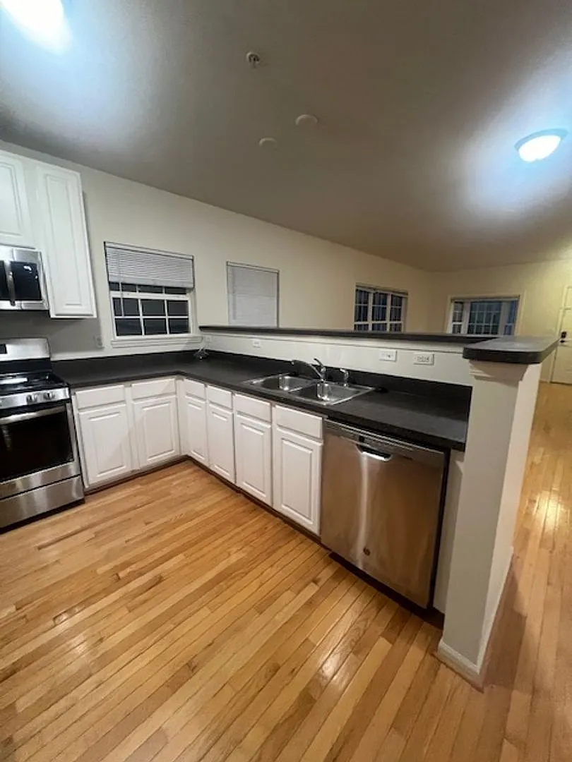 1053 Maiden Lane — Photo 4