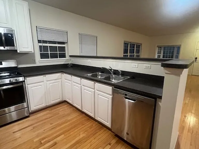 1053 Maiden Ln — Photo 4