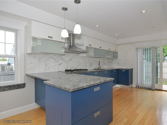 5th image of 11 Pioneer Ave