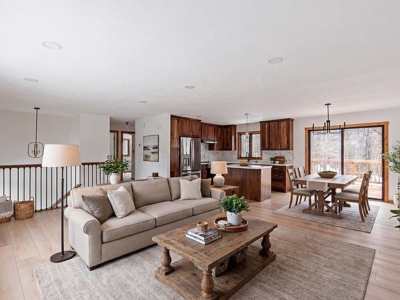 5th image of 37098 Woodland Dr