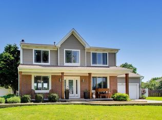 465 Spring Ridge Dr, Crystal Lake, IL 60012