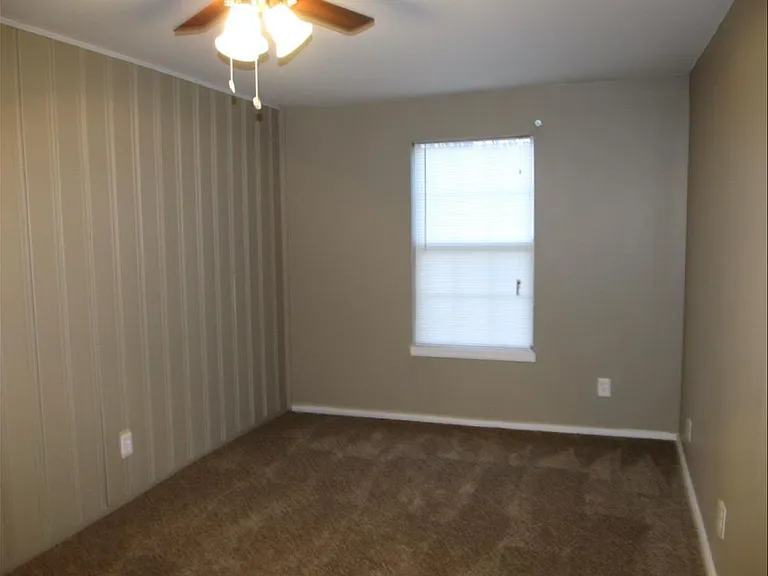 10706 Hickman Mills Dr — Photo 11