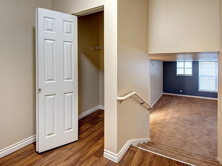 Ellis Court Apartments — Photo 20