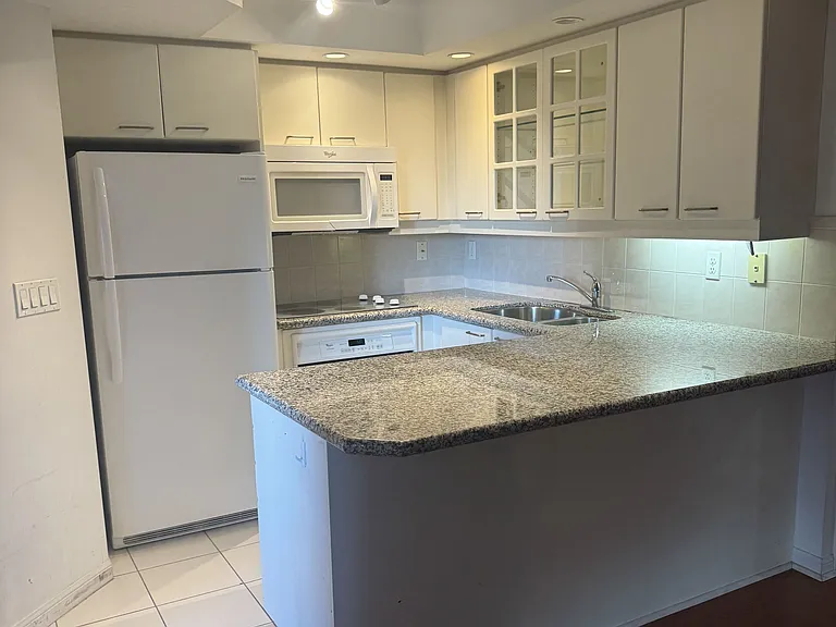 140 Simcoe St #1221 — Photo 7