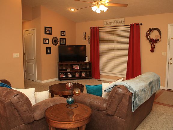 5th image of 2353 McFarland Dr
