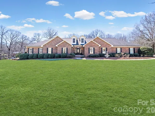 6604 Lowesville Ln, Stanley, NC 28164