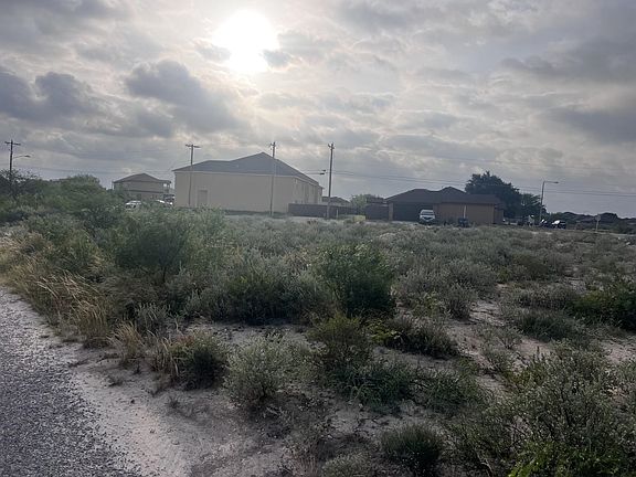 3rd image of 713 Rockwood Dr #1