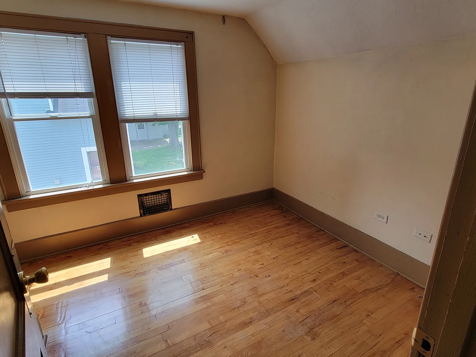 4 bed, 1250 sqft, $1,580 — Photo 3