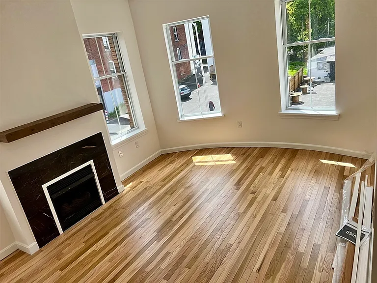 257 Pleasant St #8 — Photo 11