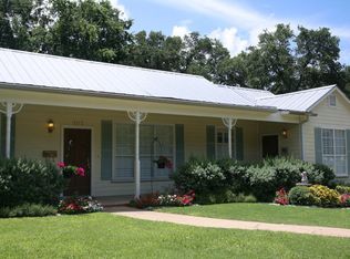 105 N Cherry St, Fredericksburg, TX 78624