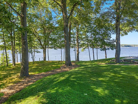 3rd image of 734 Lake Dr