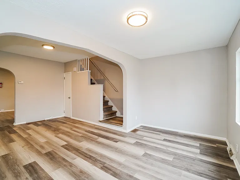 914614_018_living_room_13470269.jpg
