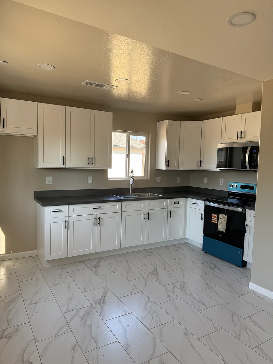 Building Photo - 908 Fairfax Rd #B