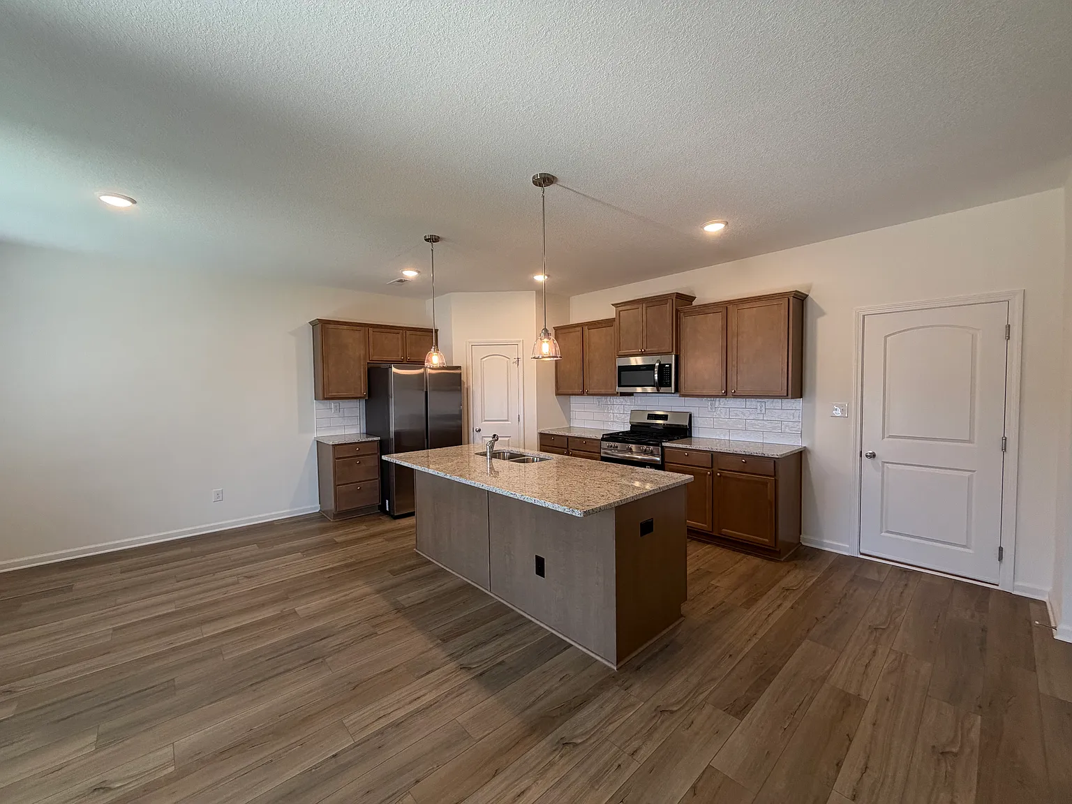 4 bed, 2063 sqft, $2,595 — Photo 2