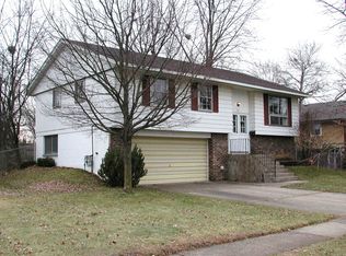 311 Library Ln, Streamwood, IL 60107