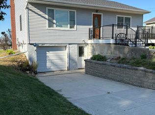 404 W Des Moines St, Brooklyn, IA 52211