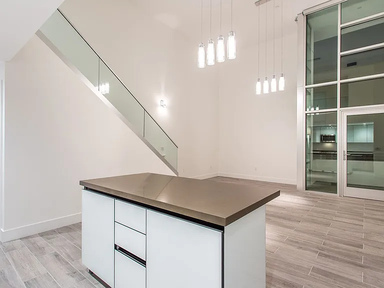 La Brea Regency LLC — Photo 4