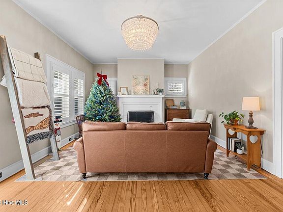 3rd image of 440 Kensington Road