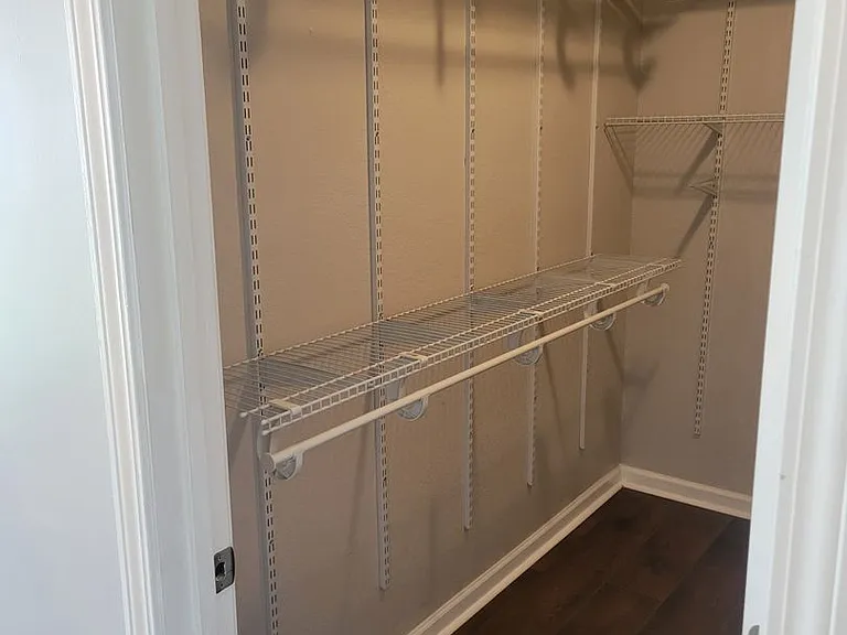 134 Liverpool Cv — Photo 36