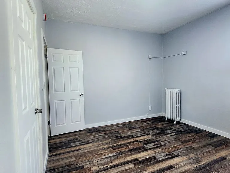 2228 N Astor St — Photo 4
