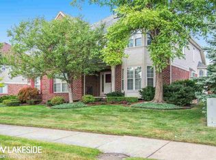 48706 Crescent Dr, Macomb, MI