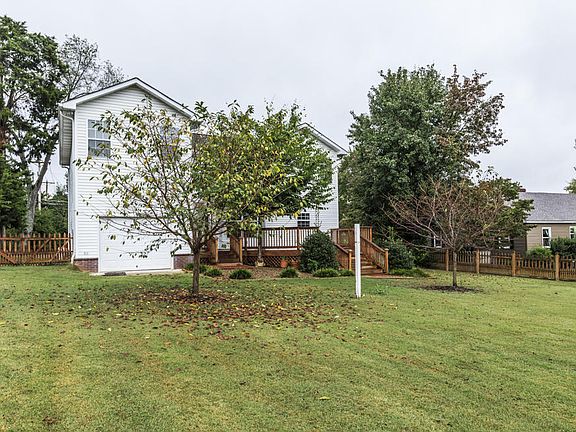 3rd image of 309 Montgomery Ln