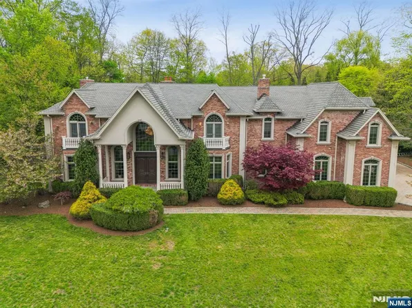 35 Echo Ridge Rd, Upper Saddle River, NJ 07458