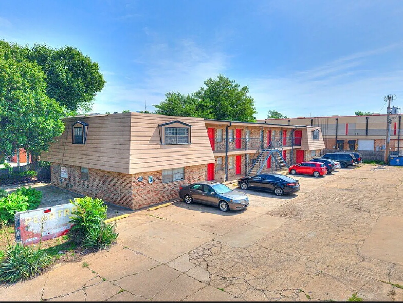 Peartree Apartments — Photo 1