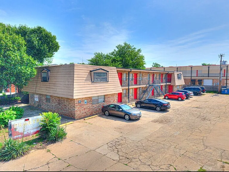 Peartree Apartments — Photo 1