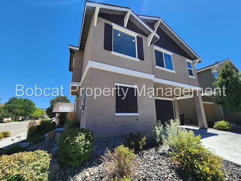 3 bed, 3.0 bath, 1614 sqft, $2,903 — Photo 2