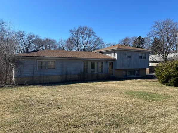 4N146 Swift Rd, Addison, IL 60101