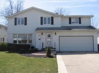 24064 Greenlawn Ave, Beachwood, OH
