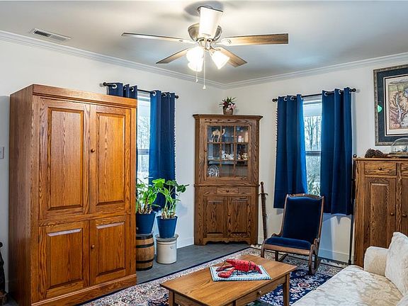 2nd image of 274 Regina Rd