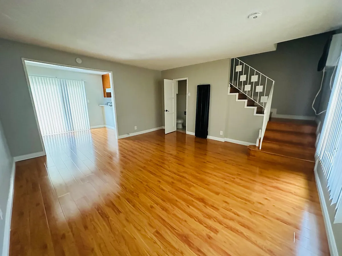 Building Photo - 1541 College View Dr #5