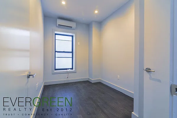 Rented by Evergreen Apartments BK | media 14