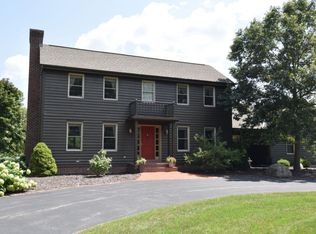 12916 N Fox Hollow Rd, Mequon, WI 53097