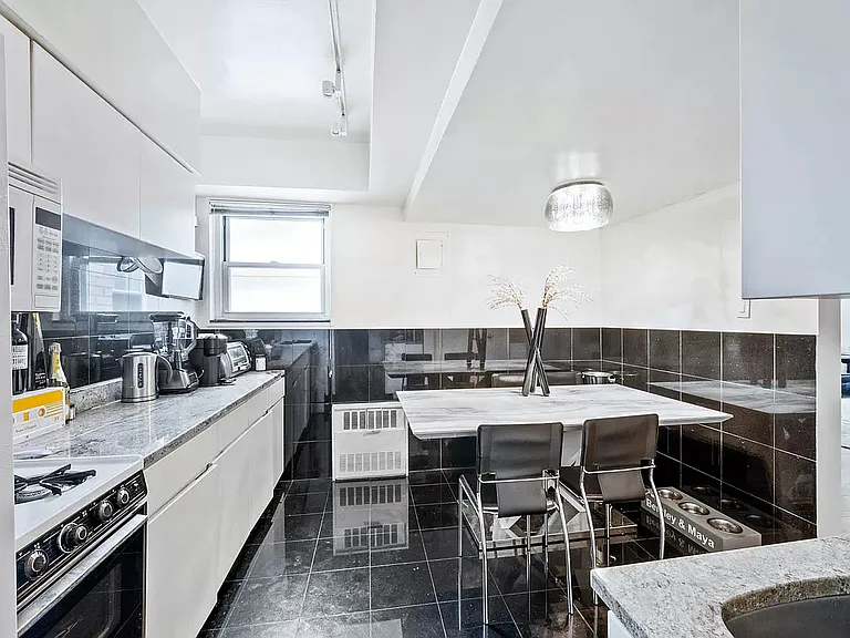 100 W 57th St #19B — Photo 2