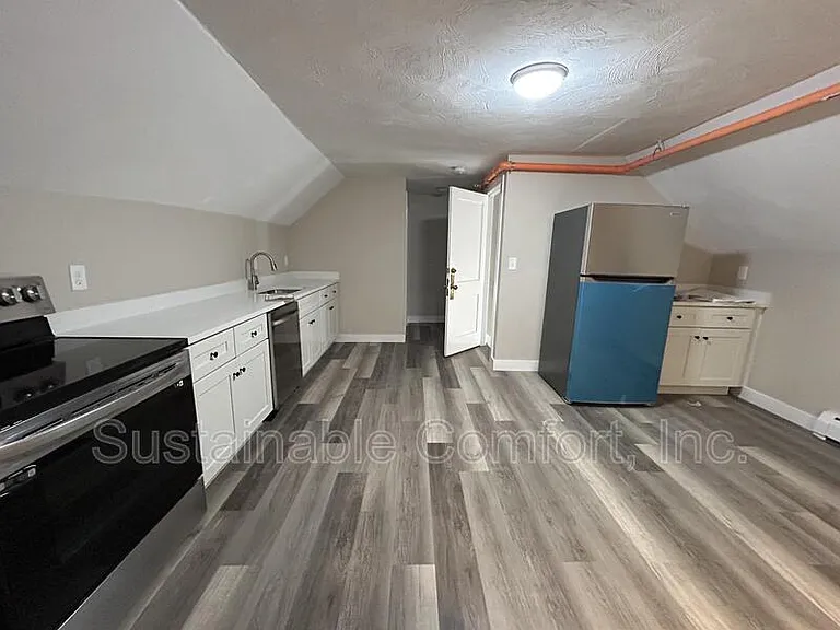 30 Roxbury St #3 — Photo 2