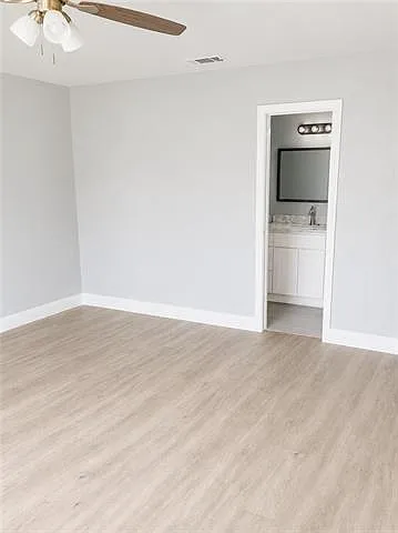 1028 Kingsway Dr W — Photo 11