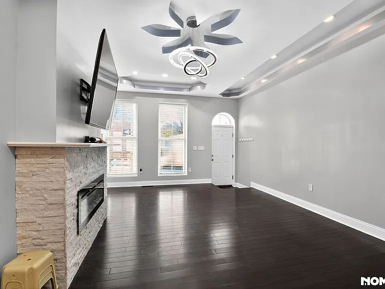 118 S Fulton Ave — Photo 2