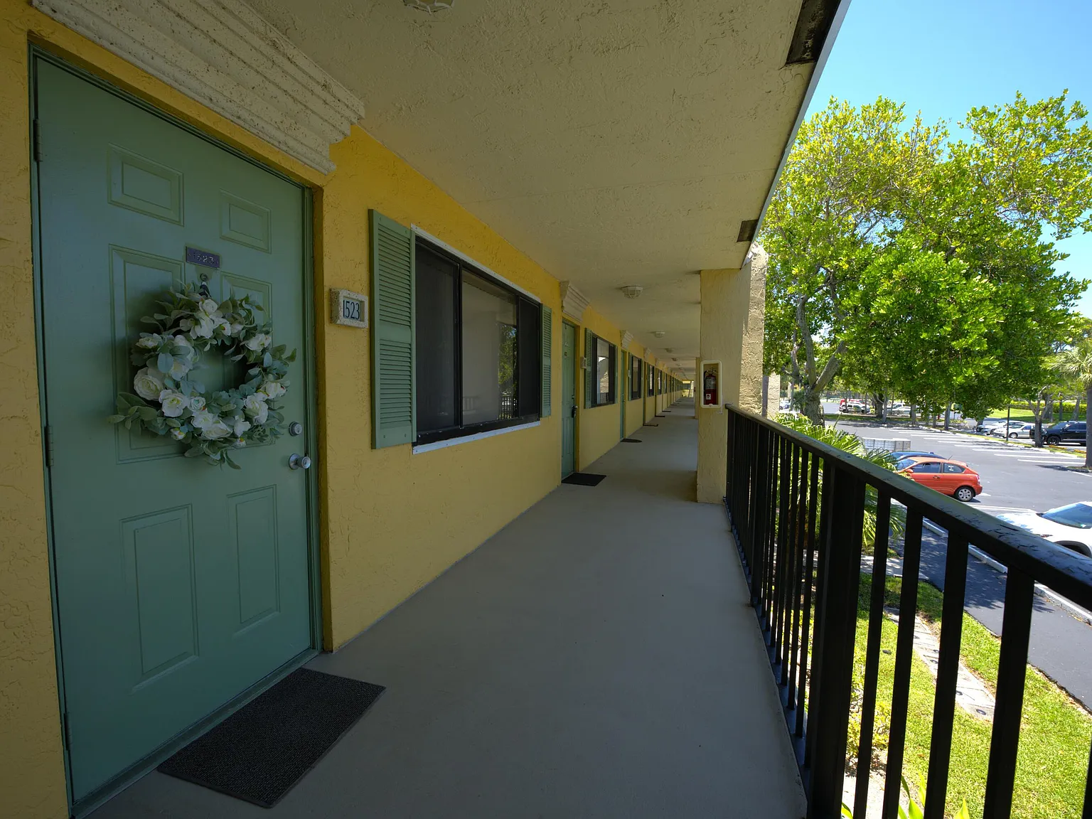 1 bed, 1.0 bath, 704 sqft, $1,700 — Photo 2