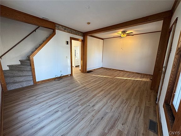 2nd image of 18 Hubbard St