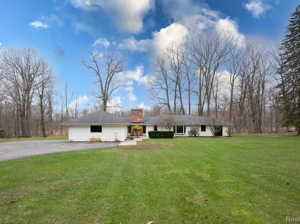 1530 S Baldwin Rd, Lake Orion, MI 48360