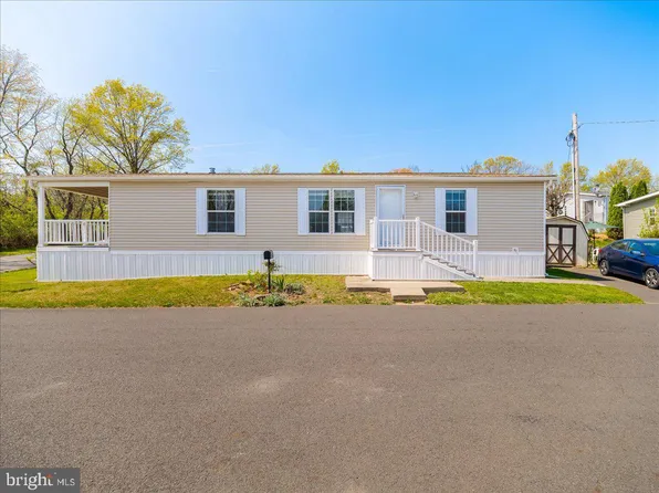 3226 Azalea Ave, Trevose, PA 19053