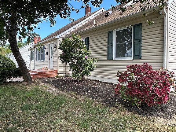 3rd image of 822 White Oak Rd