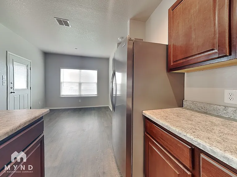 247 Stevens Smt — Photo 5