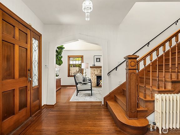 2nd image of 4007 48th Avenue NE