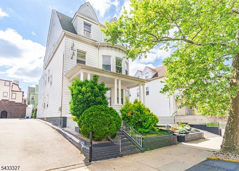1st image of 257 Parker St